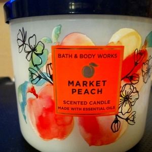 Bath and Body Works Market Peach Candle